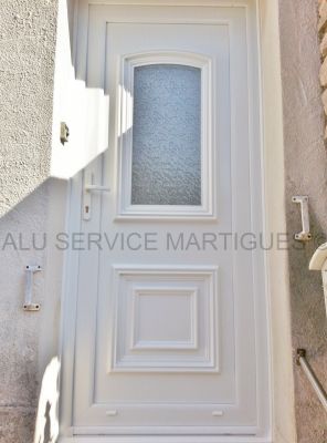 menuiserie pvc : porte d'entrée à Martigues la Couronne